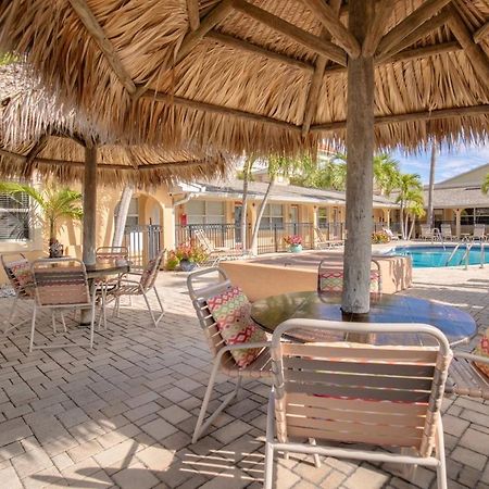 Walkable To Restaurants And Steps To The Beach! - Coconut Villa'S Suite 10 St. Pete Beach Exterior foto